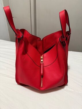 LOEWE
Calfskin Small Hammock Shoulder
Bag Scarlet Red